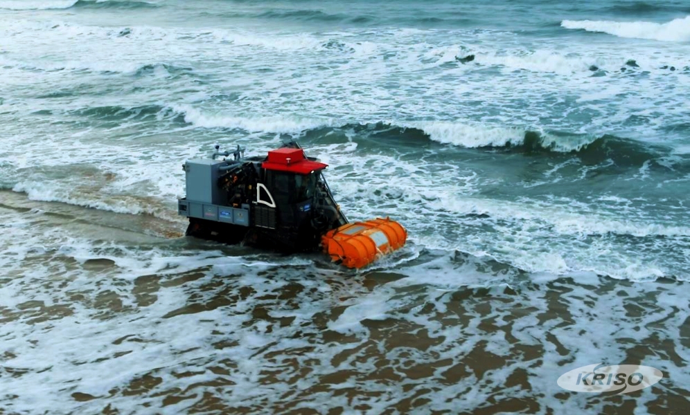 대규모 해안유입 및 해안부착 기름 슈륙양용 회수장비 개발